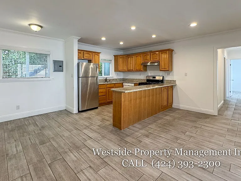 627 Westminster Ave #2 — Photo 4
