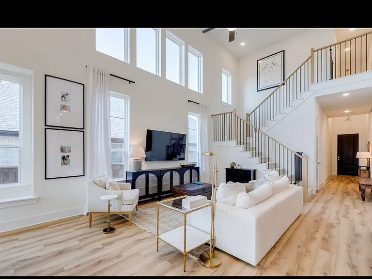 1513 Waxwing Pl — Photo 4