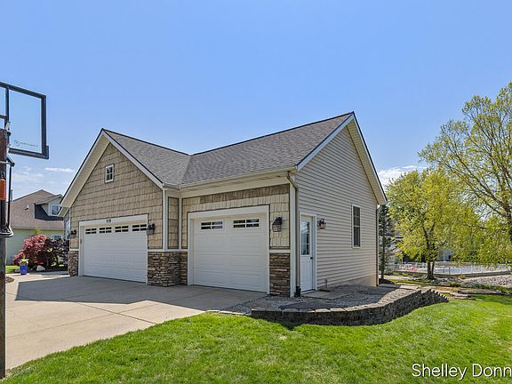 4th image of 1119 Mid Bluff Dr