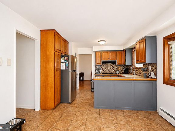 5th image of 1091 Log College Dr
