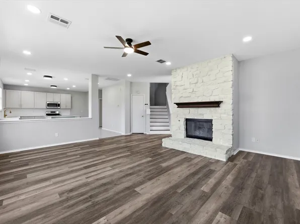 137 Heritage Dr, Crowley, TX 76036