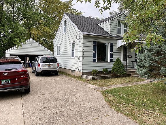 2 stall garage w/workbench