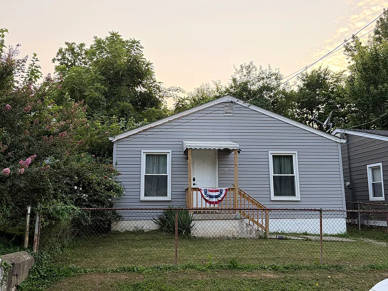 4214 Hazelwood Ave — Photo 1