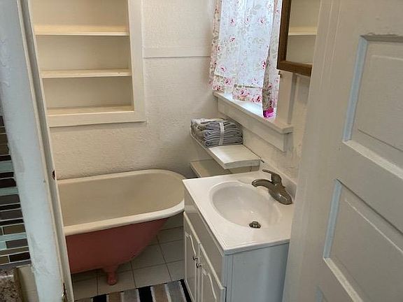 4th image of 221 S Fenway St