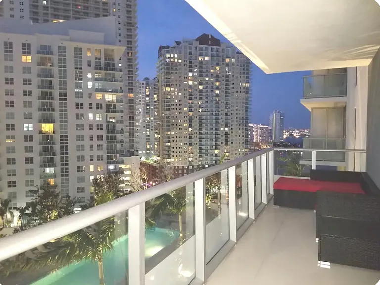 1300 Brickell Bay Dr #1600 — Photo 1