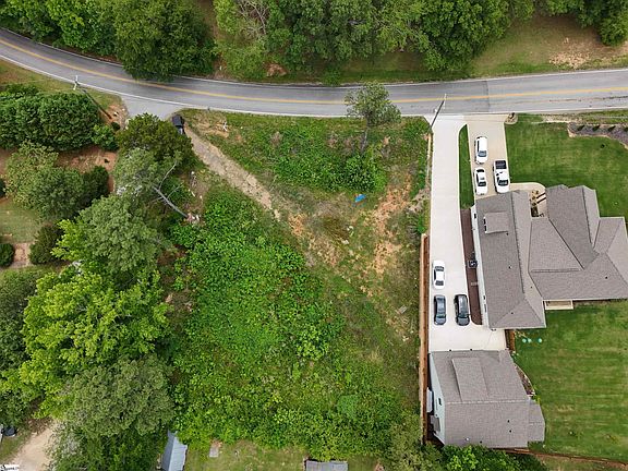 2nd image of 136 McCall Rd