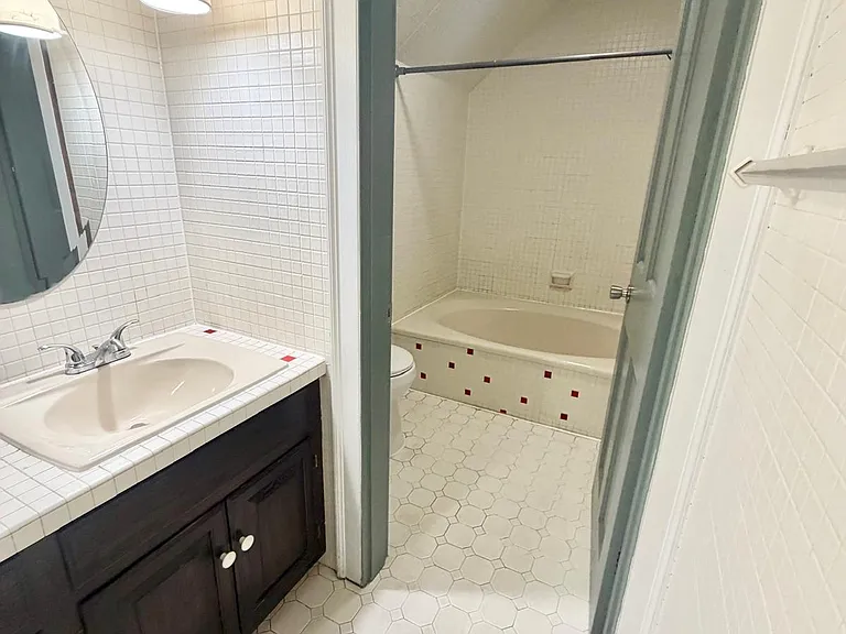 2860 Whitney Ave #7 — Photo 12