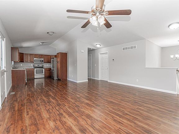 5th image of 469 Eve Estates Dr
