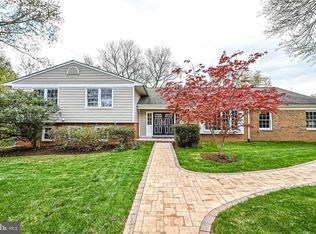 1701 Greenbriar Cir, Reston, VA 20190