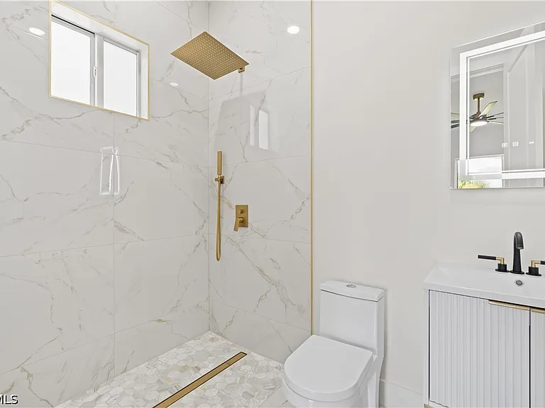 430 Petite Ave — Photo 29
