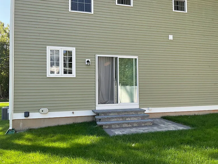 38 Glastonbury Ave — Photo 11