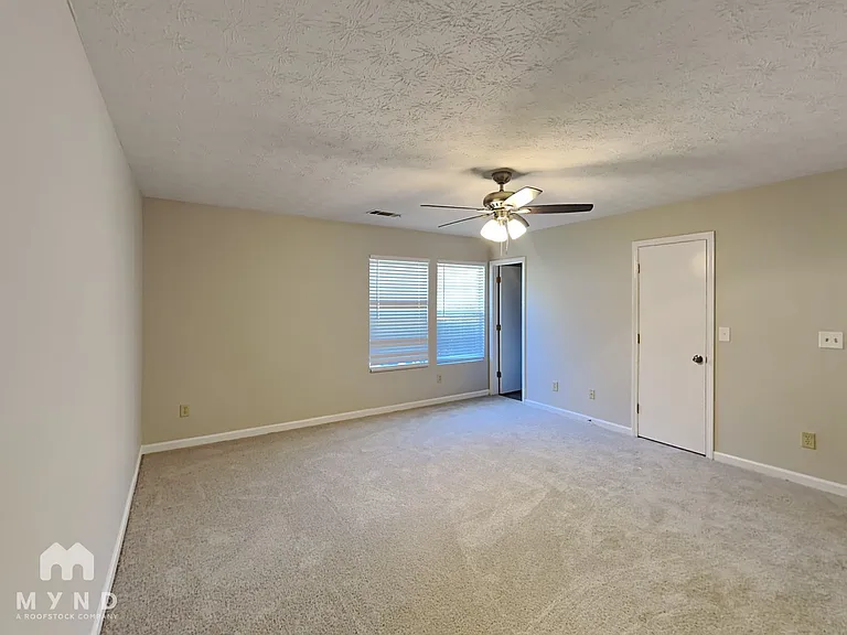 5631 Regency Manor Ct — Photo 12