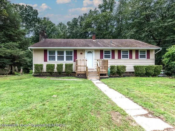 11 Laurel Lane, Englishtown, NJ 07726