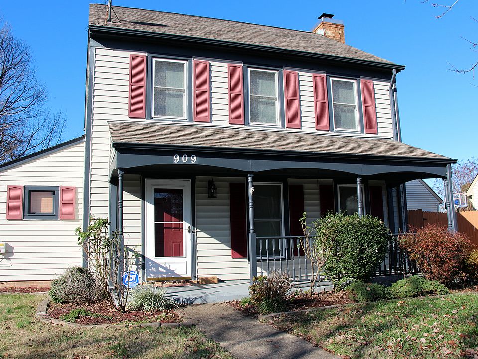 1st image of 909 Meadowood Dr