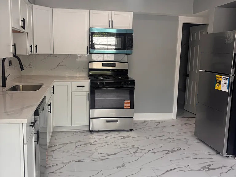 1950 W Fargo Ave #2E — Photo 2