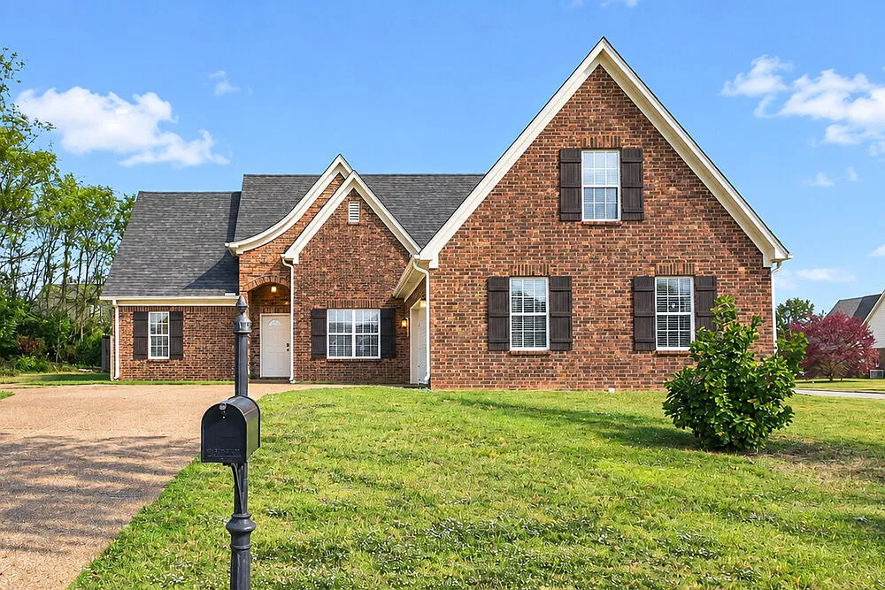3 bed, 2.0 bath, 1773 sqft, $1,825 — Photo 1