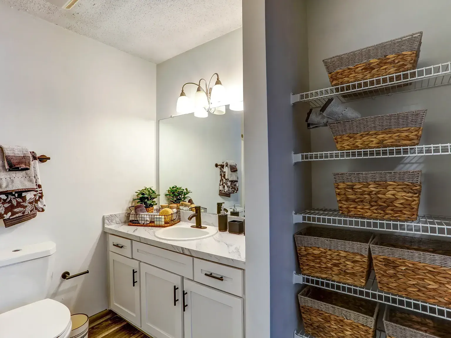 The Oakley Apartments — Photo 4
