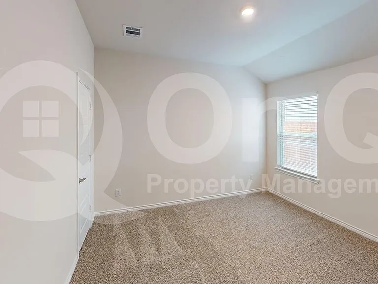3920 Glastonbury Rd — Photo 16
