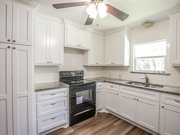 4th image of 8805 Woodway Dr