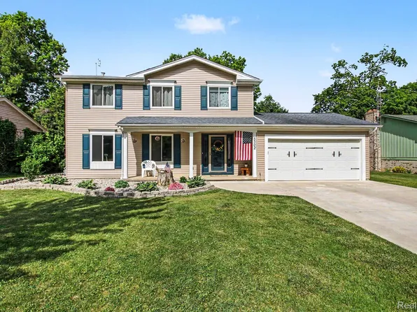 5302 Mill Wheel Dr, Grand Blanc, MI 48439
