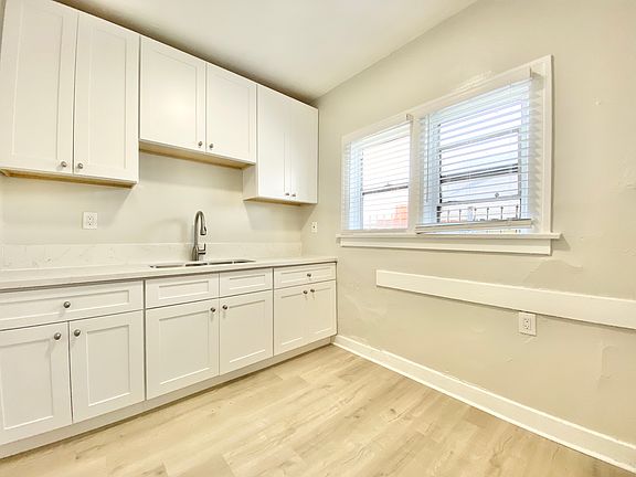 2nd image of 832 W Florence Ave #4