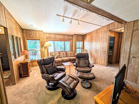 5th image of 20735 Valentine St #6