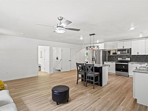 4th image of 1077 Peeples St SW