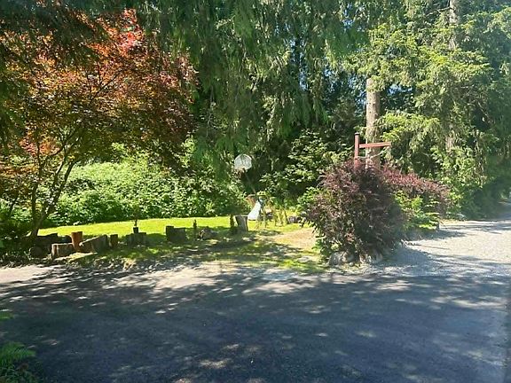 5th image of 23942 Fern Cres
