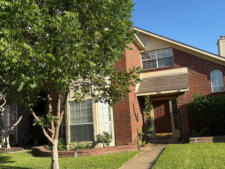 633 Raintree Cir — Photo 17