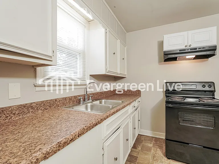 129 Winburn St — Photo 8