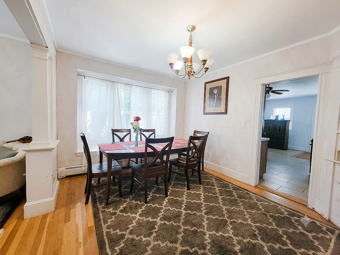 3 bed, 2200 sqft, $3,500 — Photo 3