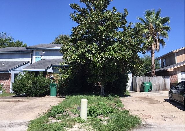 1st image of 220 Indian Oaks Dr