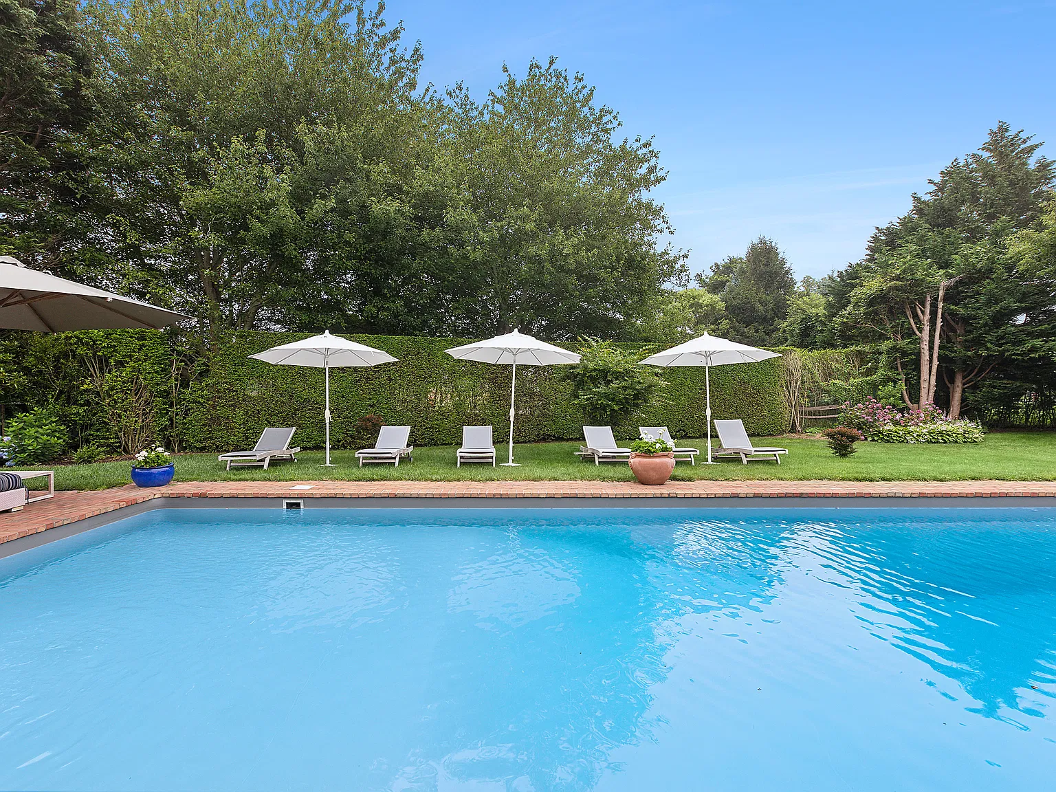 Wow In Water Mill South — Photo 3