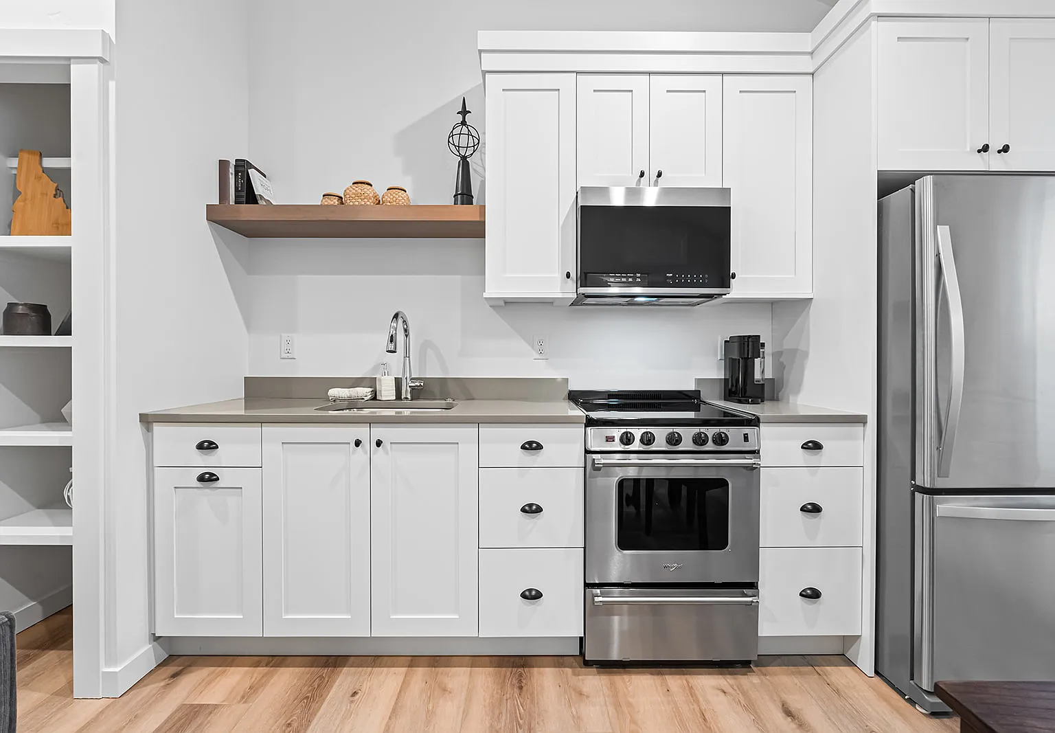 Studio, 600 sqft, $1,899 — Photo 3