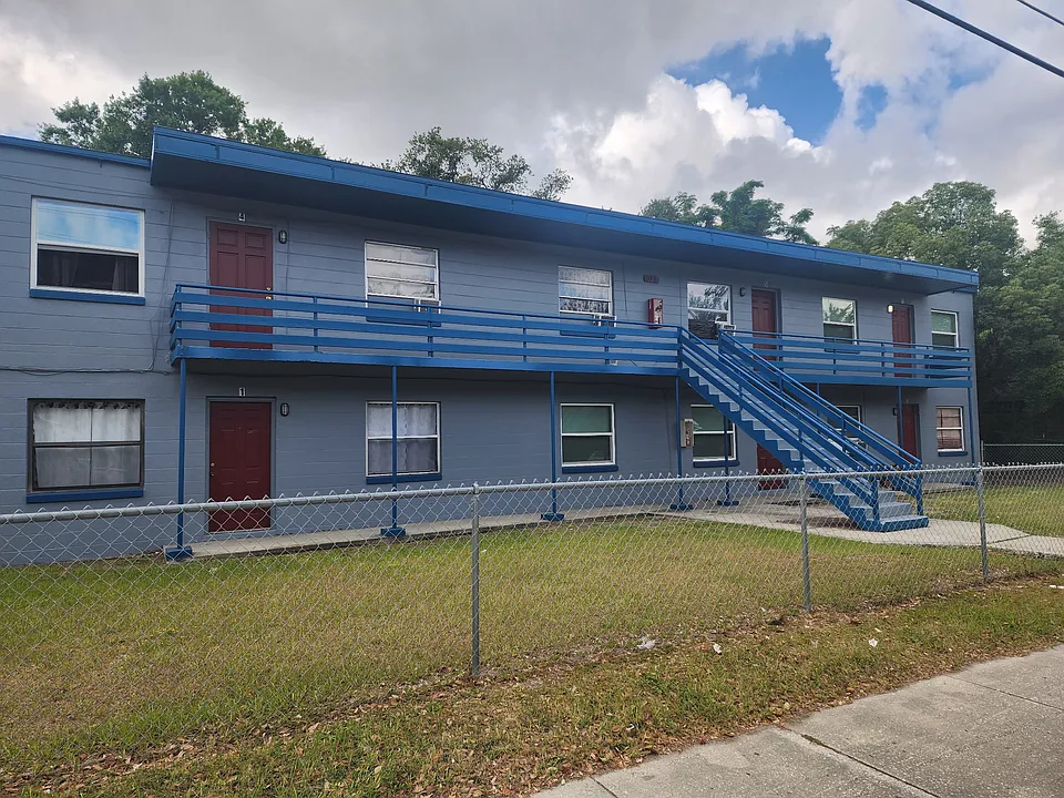 1028 W South St #1