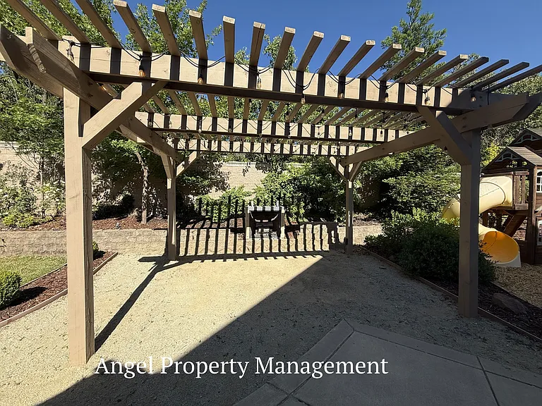 128 Dowd Ct — Photo 6