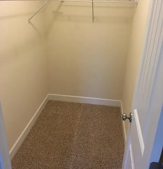111 Glasgow Dr — Photo 18