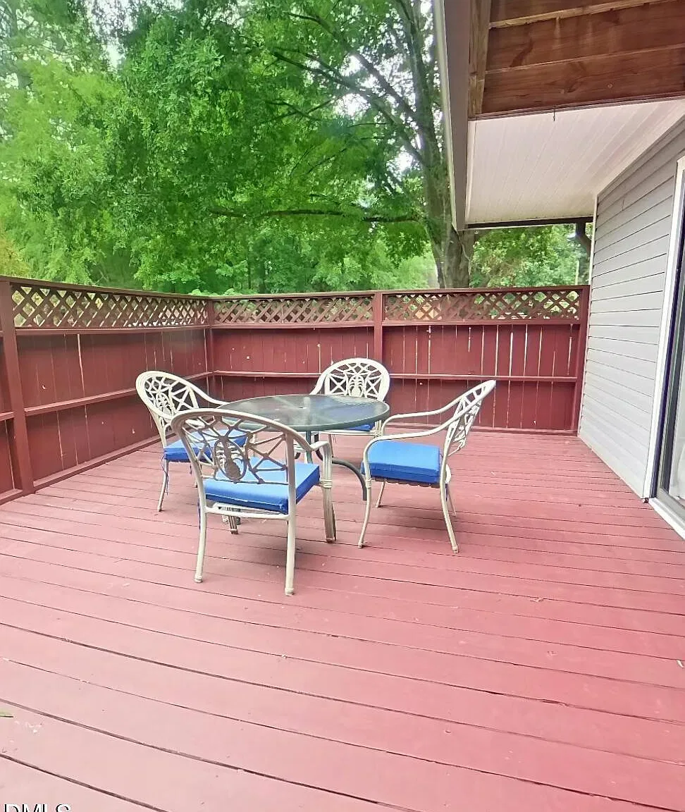 2 bed, 2.5 bath, 1353 sqft, $1,650 — Photo 3