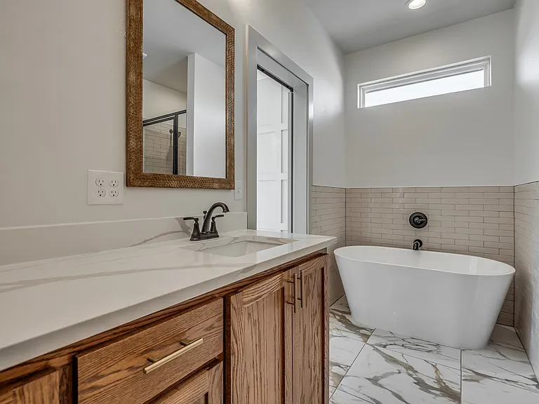 2240 E Thomas Ter — Photo 16