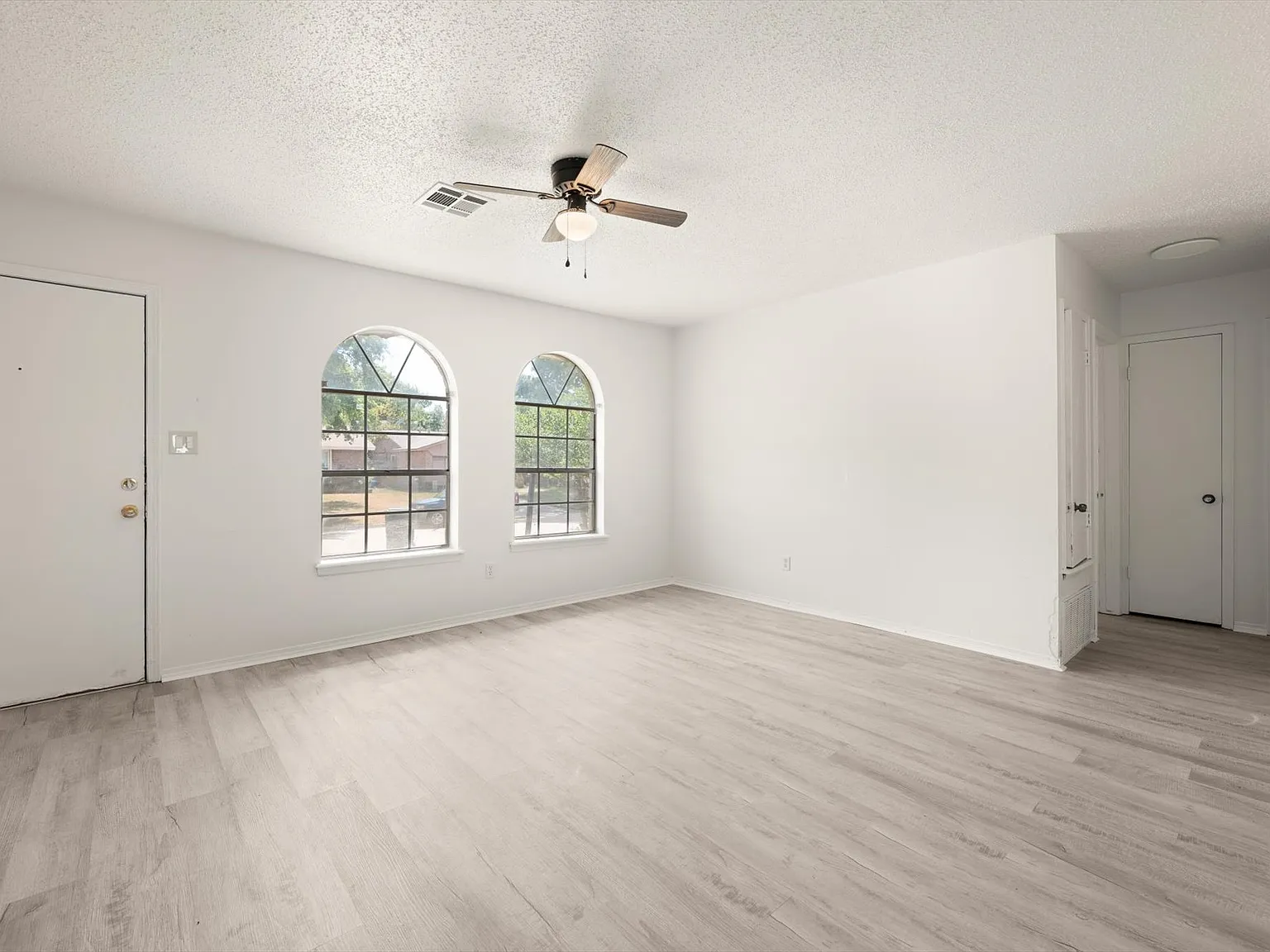 2 bed, 850 sqft, $1,200 — Photo 3