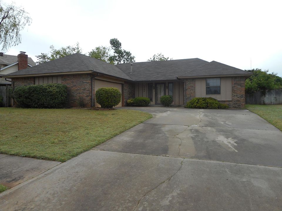 1st image of 2404 E Hills Dr
