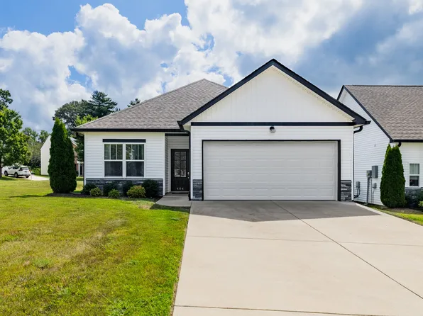 404 Golf Club Ln, Springfield, TN 37172