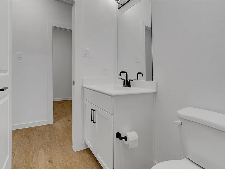 8438 Bay Ridge Cir — Photo 40