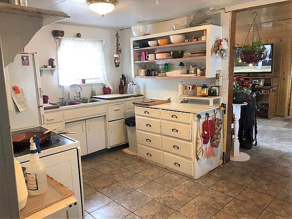 3rd image of 4004 Woodward Ln