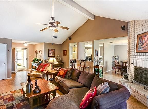 4th image of 804 Sunny Oaks Ct