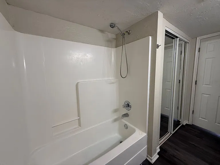 2021 NW 25th St #4 — Photo 11