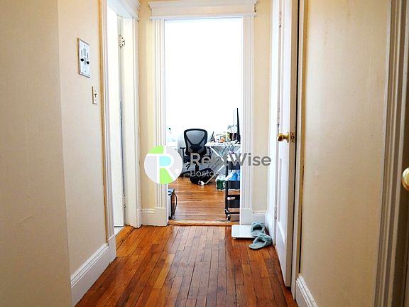 5th image of 1156 Commonwealth Ave #9