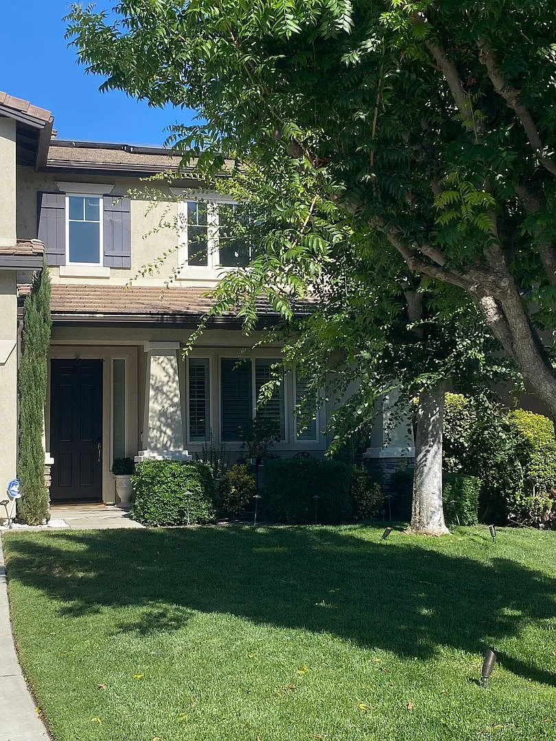Beautiful Pool Home with Five Bedrooms — Photo 2