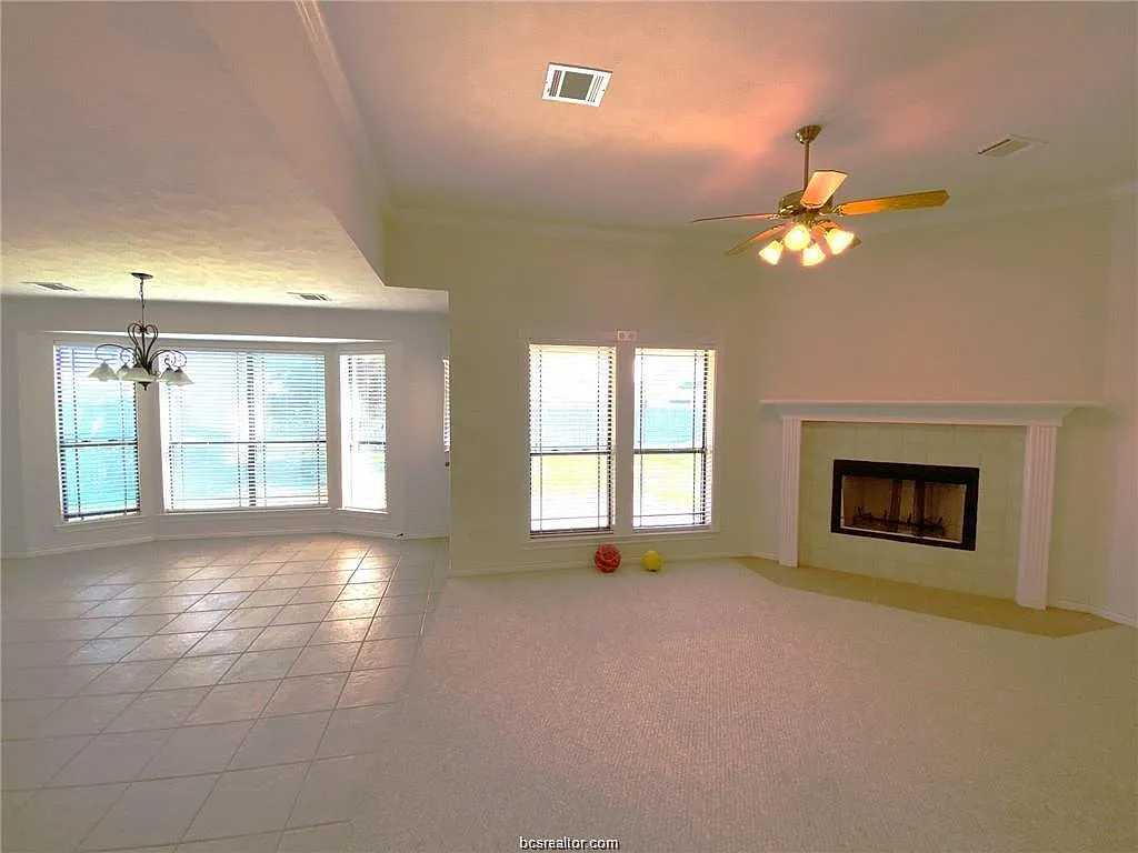 Building Photo - 904 Ladove Dr