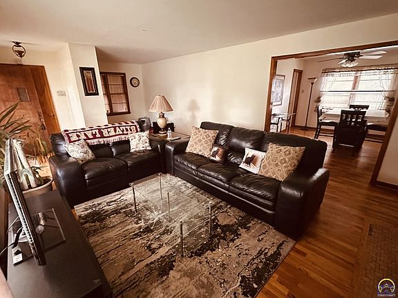 3rd image of 2050 SW Webster Ave